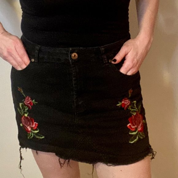 Black Denim Mini Skirt w/ Floral Embroidery - Picture 5 of 6